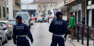Blitz anti assembramenti in via Firenze