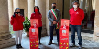 Consegnate da Fidas due colonnine porta gel igienizzante