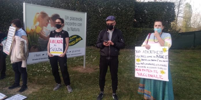 sit in protesta San Bortolo vaccini obbligatori sanitari