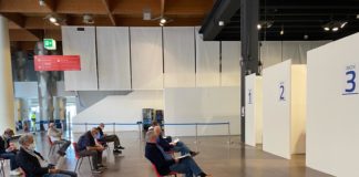 Covid, nuovi report su andamento vaccinazioni e casi e ricoveri in Veneto Punto vaccinazioni Covid in fiera di Vicenza