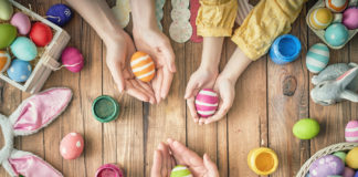 Scuole chiuse e doni autentici per la Pasqua. “Agorà. La Filosofia in Piazza”: sulla retorica di alcune pratiche consuetudinarie scolastiche Scuole chiuse e doni autentici di Pasqua