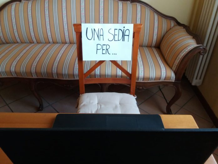 una sedia per protesta Spiller Sala consiglio comunale von der Leyen