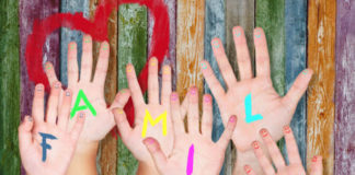 La famiglia nel corso dei secoli. “Agorà. La Filosofia in Piazza”: tra costanti universali e variabili antropologiche La famiglia nel corso dei secoli