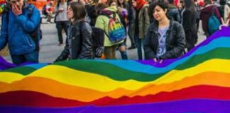 Coppia gay aggredita a Milano, pugni e insulti: “Siete contro natura”