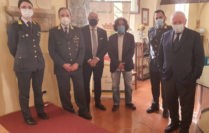 Delegazione di Confartigianato Vicenza al comando provinciale delle Guardia di Finanza berica Delegazione di Confartigianato Vicenza al comando provinciale delle Guardia di Finanza berica