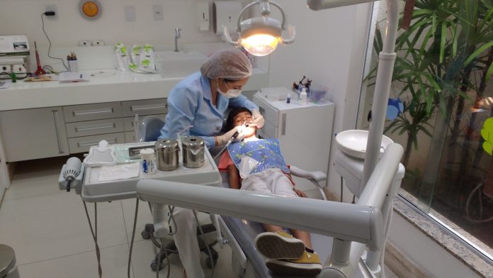 Dentista per bambini: quando mettere l'apparecchio