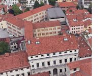 La Vicenza degli orrori: palazzo Cordellina e l’ex media Giuriolo, un accoppiamento senza rispetto Il complesso della ex-scuola media Giuriolo alle spalle di Palazzo Cordellina (da Google Earth)