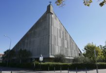 La Vicenza degli orrori, tre chiese postconciliari che non aggiungono bellezza alle periferie di Vicenza: S. Giuseppe, S. Carlo e S. Benedetto Il prospetto della chiesa di san Giuseppe nel quartiere del mercato nuovo