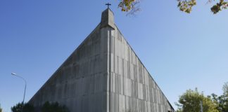 La Vicenza degli orrori, tre chiese postconciliari che non aggiungono bellezza alle periferie di Vicenza: S. Giuseppe, S. Carlo e S. Benedetto Il prospetto della chiesa di san Giuseppe nel quartiere del mercato nuovo