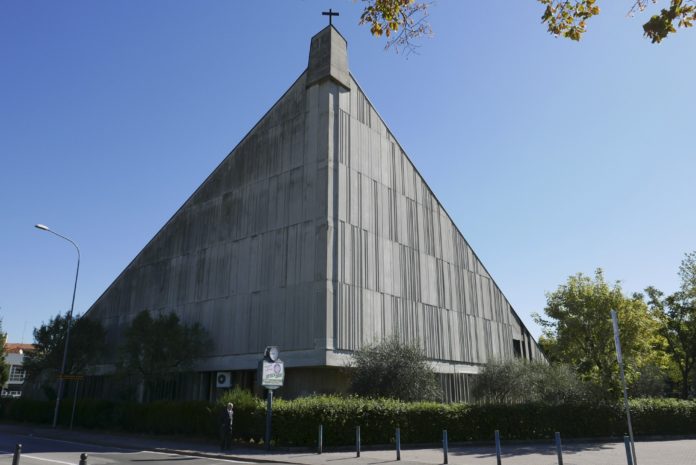 Il prospetto della chiesa di san Giuseppe nel quartiere del mercato nuovo