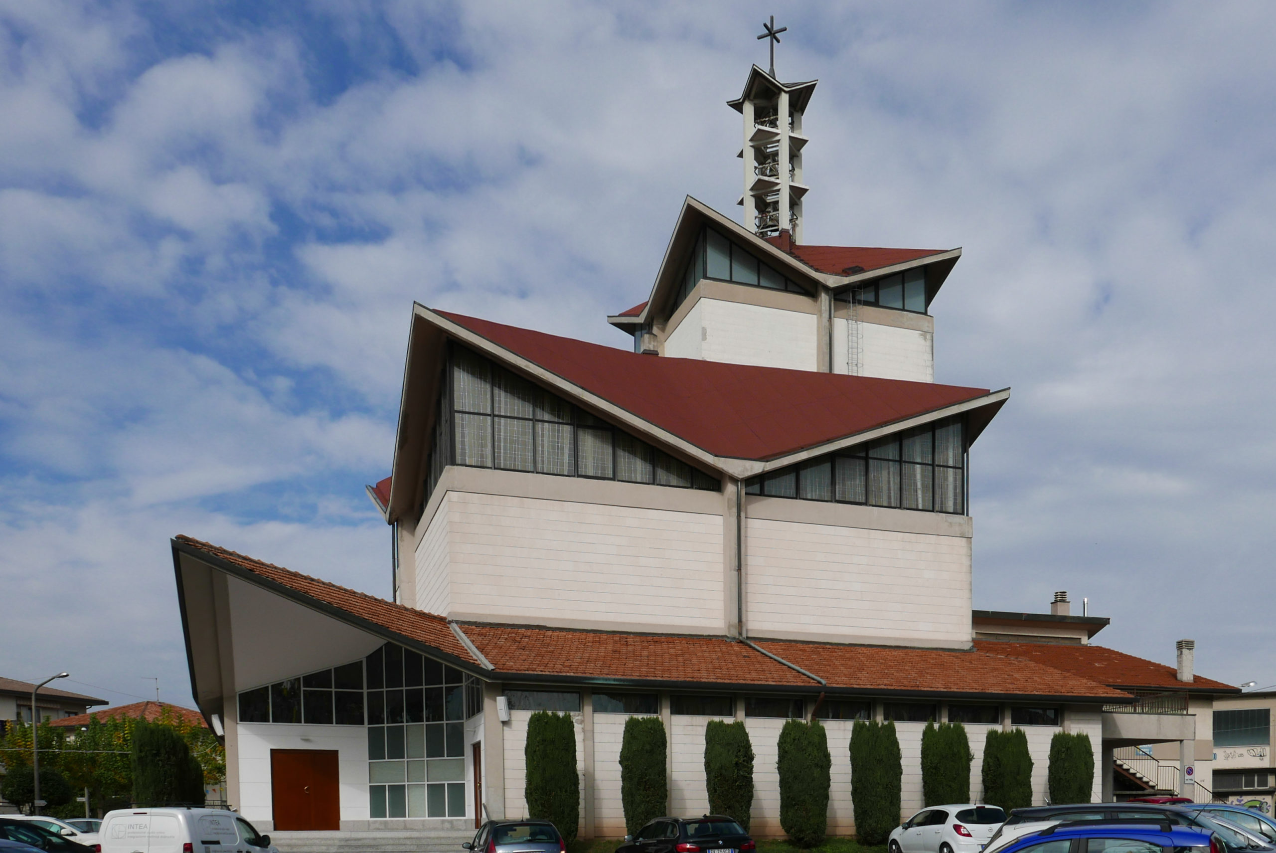 La chiesa di san Benedetto Abate a Bertesinella. Evidente la sua somiglianza con una pagoda