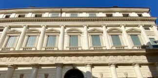 Vicenza, alla Bertoliana Tiziano Vescovi presenta il suo libro “Nibbio. Finirà anche la tempesta” La facciata di Palazzo Cordellina in contrada Riale lirio abbate vicenza tiziano vescovi