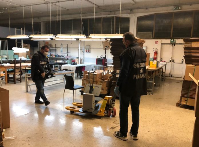 Laboratorio di un cinese a Rossano Veneto sottoposto a sequestro preventivo Laboratorio di un cinese a Rossano Veneto sottoposto a sequestro preventivo