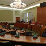 Avanzo di amministrazione provincia di Vicenza: 16 milioni di euro per strade e scuole, 6 milioni di euro per progetti dei Comuni Sala del Consiglio provinciale di Vicenza