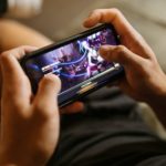 Serie tv, social e giochi online: l’intrattenimento del ventunesimo secolo Serie tv, social e giochi online