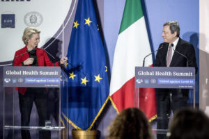 Ursula von der Leyen e Mario Draghi (nella foto d'archivio al Global Health Summit)