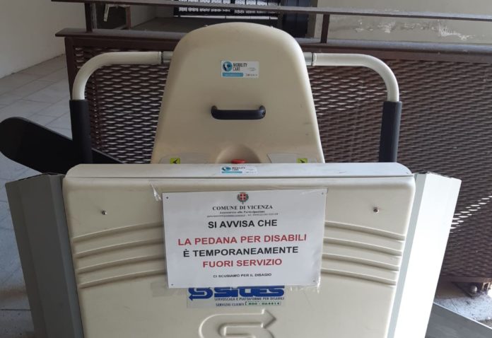 pedana disabili bagni pubblici piazza delle erbe