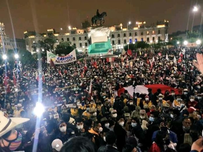 Manifestazioni in Perù dopo il voto, ancora non ufficializzato