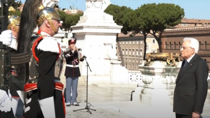 Festa della Repubblica 2021, Mattarella all'Altare della Patria