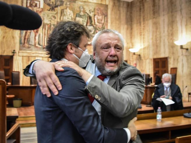 L'assoiluzione di Simone Uggetti, sindaco di Lodi L'assoiluzione di Simone Uggetti, sindaco di Lodi