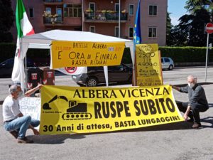 Albera: manifestazione del Comitato dell'Albera No Tir Sì Bretella per la Vita