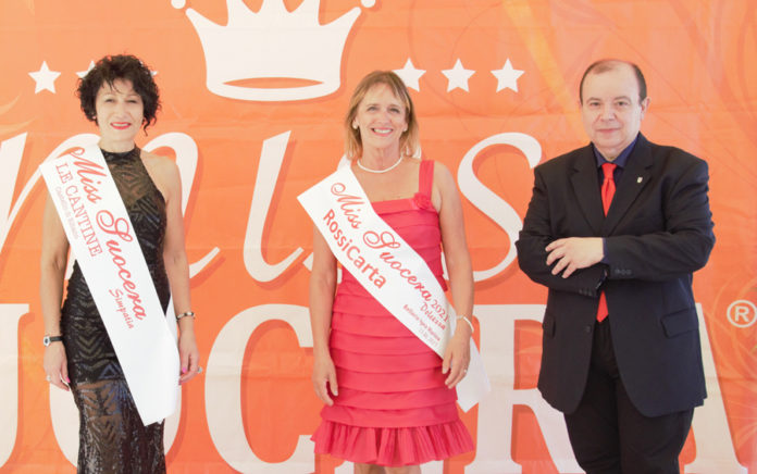 Nella foto di Miss Suocera 2021 da sinistra Graziella Scortegagna di Cornedo Vicentino, Vania Pellizzari di Dueville e l’organizzatore Paolo Teti