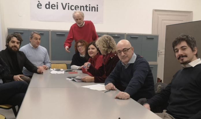 Rolando, Colombara, Sala e alcuni esponenti dell'opposizione di Vicenza (foto d'archivio)