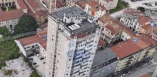 La Vicenza degli orrori, l’incredibile storia del “grattacielo” Everest: con oltre 30 metri abusivi di altezza scampò all’ordine di demolizione Il grattacielo Everest in una ripresa aerea