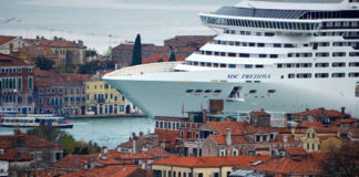 Venezia, il Mite approva la seconda darsena del terminal di Fusina Grandi navi a Venezia (foto nograndinavi)