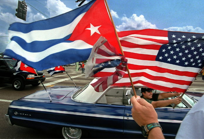 Bandiere Usa Cuba (Zuma press/LaPresse Only Italy)