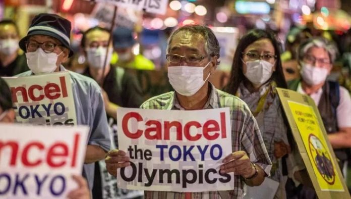 I giapponesi contro le Olimpiadi a causa del Covid (foto su la Repubblica)