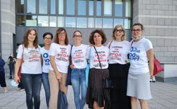 Bruxelles, al via lo Stop PFAS Forum: Mamme No PFAS e Rete Zero PFAS Italia chiedono lo stop alla produzione Mamme no Pfas fuori dal tribunale di Vicenza 1 luglio