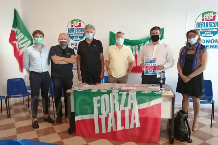 Referendum sulla giustizia- parte da Venezia la raccolta firme di Forza Italia in Veneto Nella foto un comitato veneto)