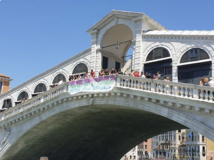 Manifestazione a Venezia: We are the tide