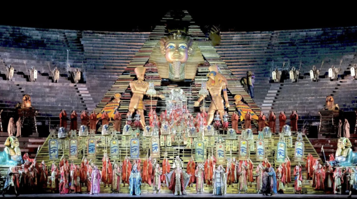 Rappresentazione di Aida all'Arena di Verona (archivio) Rappresentazione di Aida all'Arena di Verona (archivio)