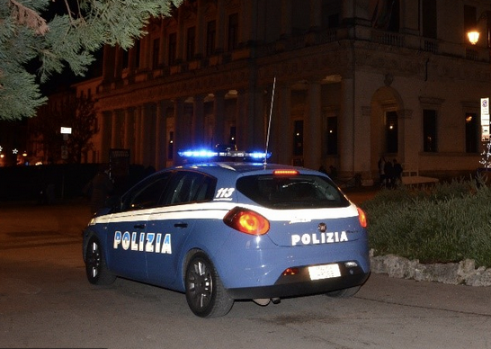 Polizia di stato, pattuglia in azione notturna a Vicenza