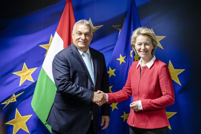 Victor Orban e Ursula Von der Leyen (Fonte foto: Der Spiegel, da Google)
