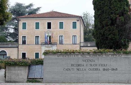 Villa Guiccioli, costruita alla fine del Settecento da Marino Ambellicopoli