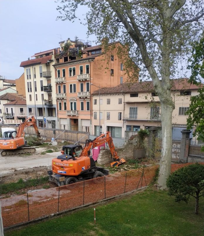 cantiere-ex-pellizzari a San Felice dove sorgerà il nuovo supermercato Lidl