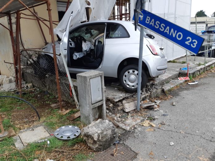 thiene incidente vetrina auto