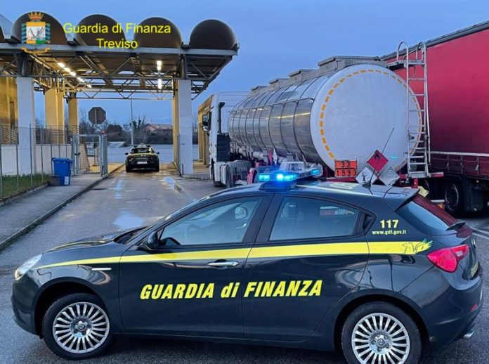 Guardia di Finanza di Treviso sequestra 30.000 litri di benzina di contrabbando dalla Bielorussia