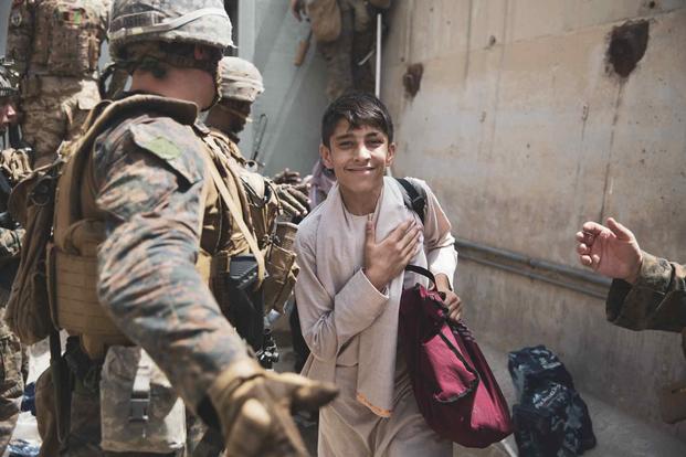 Afghanistan 2021: la gioia di un ragazzino in fuga, foto Military