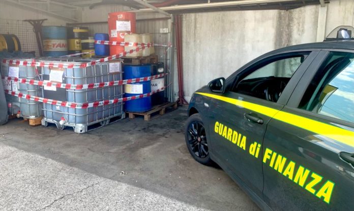 Bidoni di carburante in deposito abusivo sequestrati da GdF di Vicenza a San Pietro Mussolino