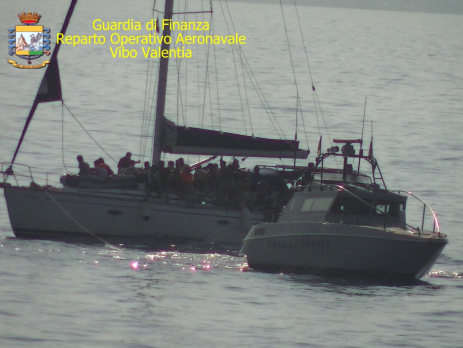 GdF di Vibo Valentia intercetta imbarcazioni con migranti