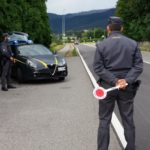 Gdf Roma: eseguite due misure interdittive nei confronti di un militare del corpo e un imprenditore Guardia di Finanza in azione di controllo