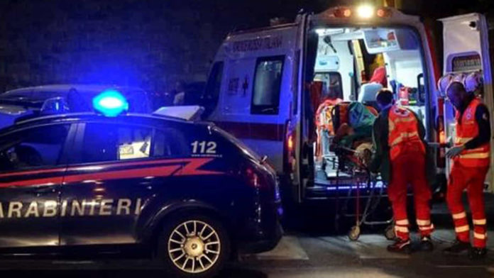 Incidente notturno auto contro moto (foto d'archivio)