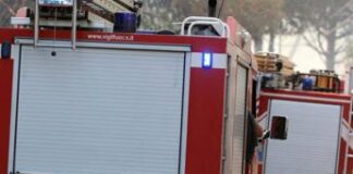 Napoli, incendio a Fuorigrotta: colonne di fumo nero, evacuata l’università