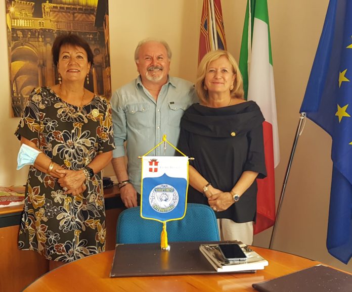 Nella foto Luisetta Peronato (pres. Soroptimist Vicenza), Gian Pietro Santinon (pres. Ipab per i Minori di Vicenza) e Isabella Cominato (vicepres. Soroprimist e componente gruppo progettuale Ipab)