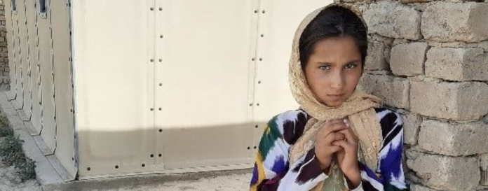 Una degli 80.000 minori sfollati dall'Afghanistan