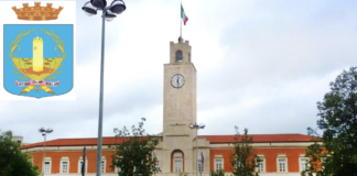 Il Sindaco Coletta: «Dialogo avviato con tutte le forze politiche, l’obiettivo è il bene comune di Latina» Piazza del Popolo con Torre Civica nella città di Latina, in alto a sx stemma